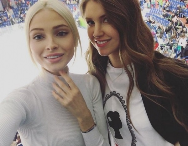 Алена Шишкова посетила хоккейный матч в Уфе