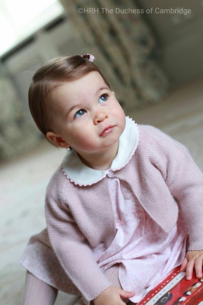 В сети появились новые фото юной принцессы Шарлотты