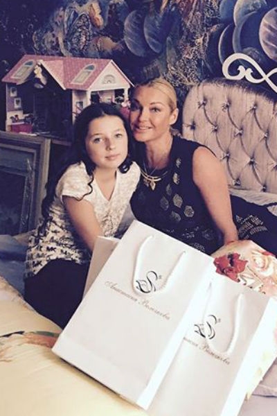 Анастасия Волочкова вручила дочери «взрослый» подарок