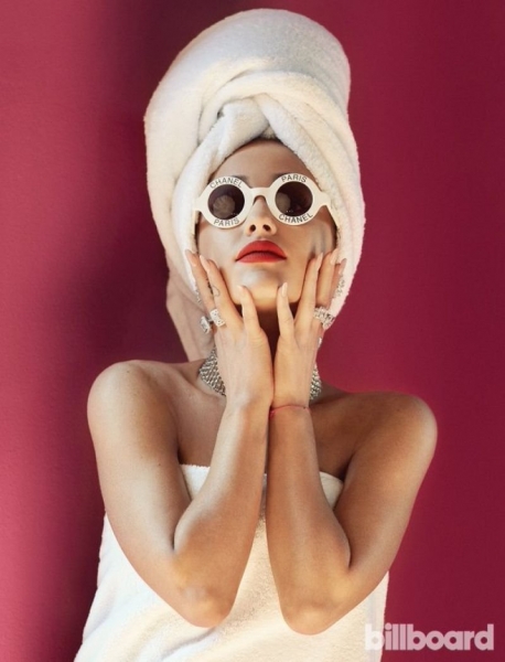 Ариана Гранде подурачилась в фотосессии для журнала Billboard