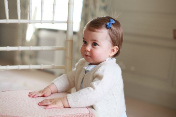 В сети появились новые фото юной принцессы Шарлотты