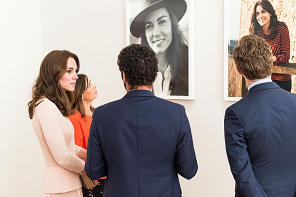 Герцогиня Кембриджская посетила выставку собственных фото