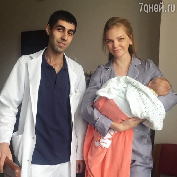 Елена Кулецкая показала первое фото новорожденной дочери
