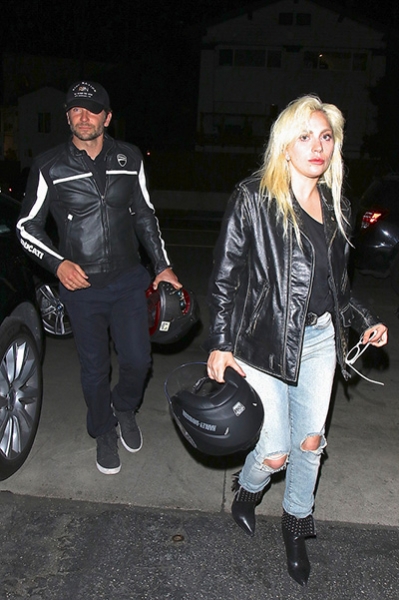 Леди Гага и Брэдли Купер вместе приехали на мотоцикле на ужин