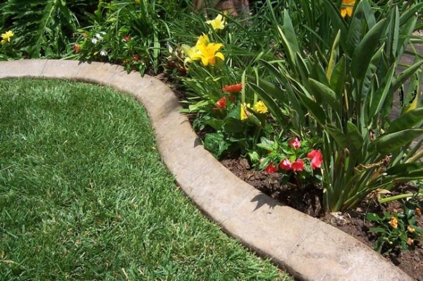 Как сделать бетонные бордюры для клумб и садовых дорожек