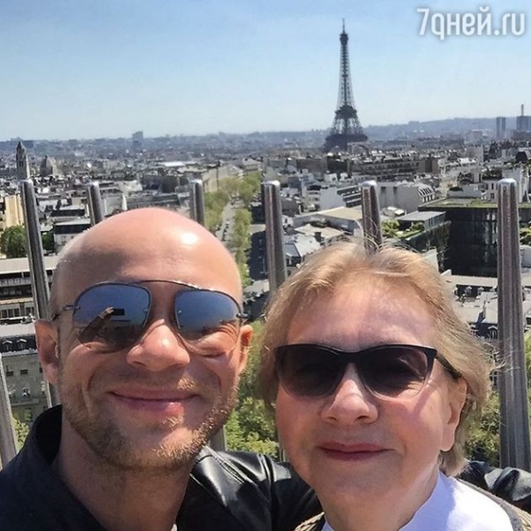 Дмитрий Хрусталев путешествует с мамой по Европе