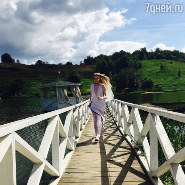 Светлана Ходченкова показала свадебное платье