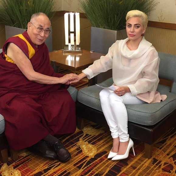 В Китае запретили музыку Леди Гаги из-за встречи с Далай-ламой