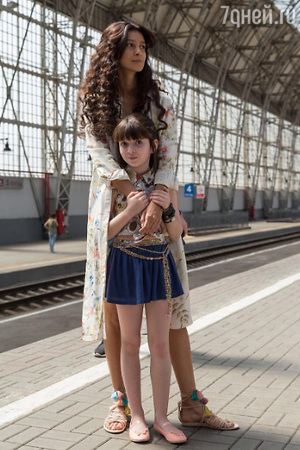 Равшана Куркова появилась на съемках вместе с дочкой