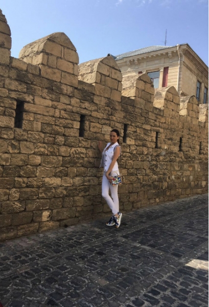 Возлюбленная Баскова устроила шопинг в Баку 