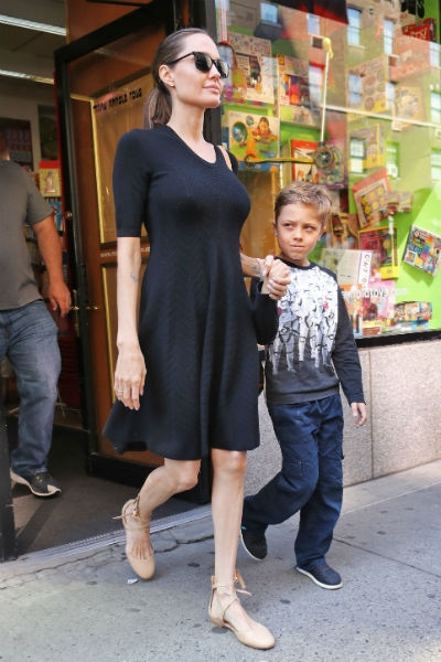 Анджелина Джоли больше не выглядит анорексичной
