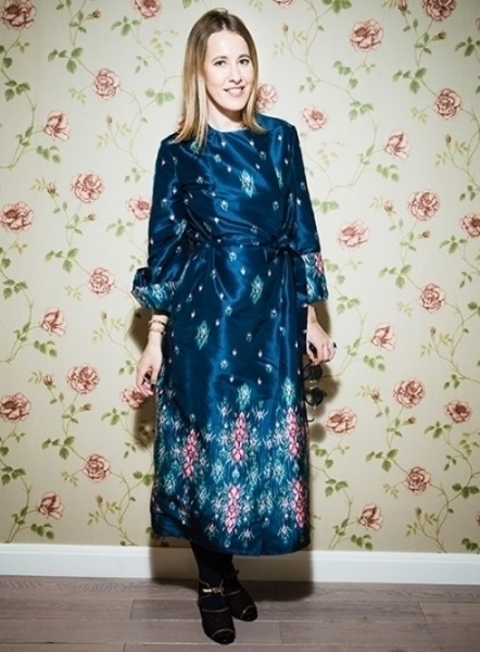 Ксения Собчак удивила публику прозрачным платьем и волосатыми ногами