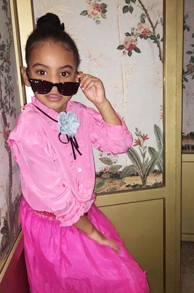 Четырёхлетняя дочь  Бейонсе Блу Айви сама редактирует фото для соцсетей
