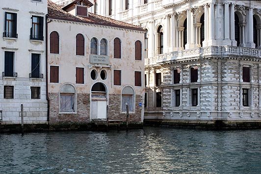 Джонни Депп выставил на продажу дом в Венеции