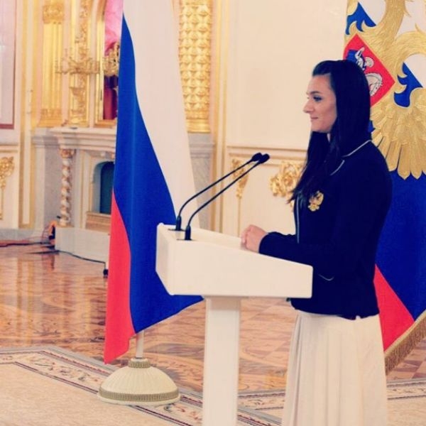 Елена Исинбаева оправдалась за слезы на встрече с Путиным