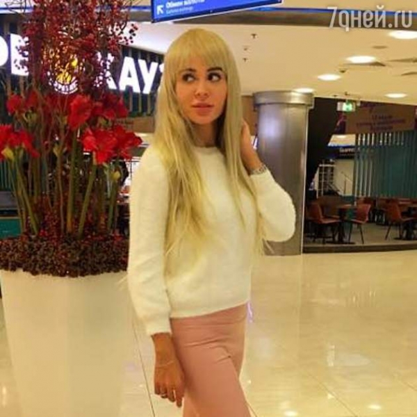 Анна Калашникова стала блондинкой