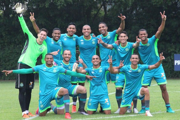 Футболисты борются за жизнь после авиакатастрофы в Колумбии