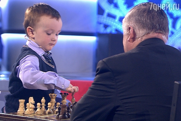 ВИДЕО: Звезда проекта «Лучше всех» начал шахматную карьеру в два года