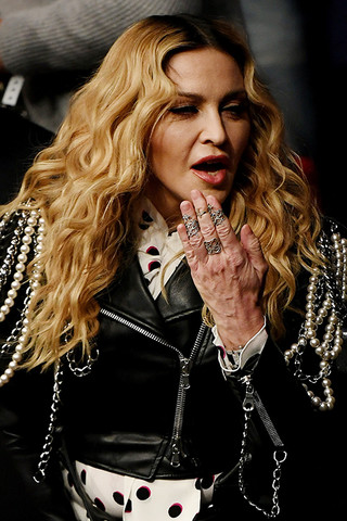 Руки выдали: Мадонну поймали на фотошопе