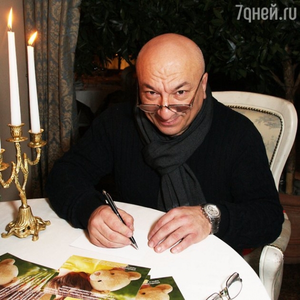 Константин Хабенский начал готовить новогодние подарки