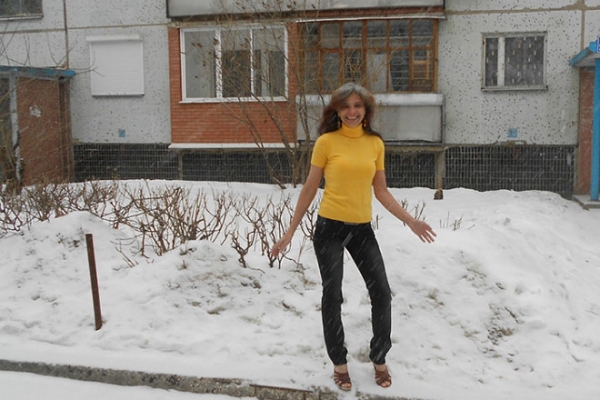 А вам слабо? 54-летняя россиянка в морозы гуляет в босоножках и шортах