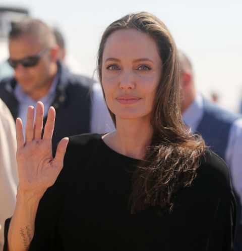 Вес Анджелины Джоли достиг критической отметки