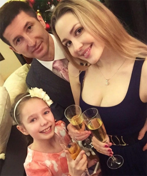Дочь Юлии Началовой с удовольствием гостит в новой семье отца
