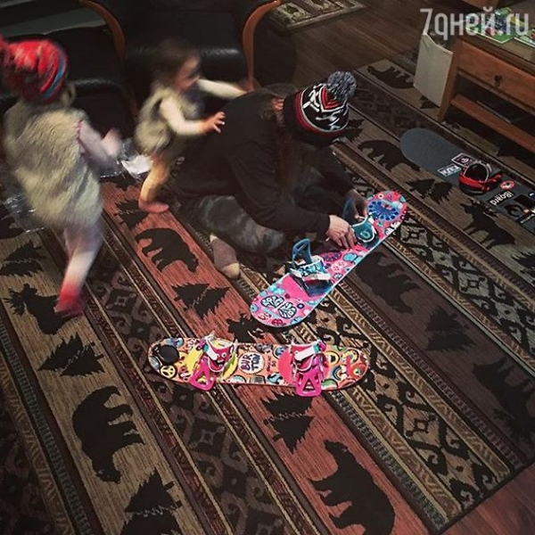 Ольга Шелест поставила на сноуборд младшую дочь