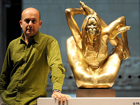 Скульптуру Кейт Мосс продадут с эротического аукциона Sotheby’s