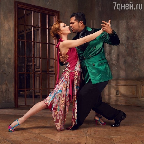 Звезда сериала «Свидетели» Лора Резникова показала, как танцует у пилона