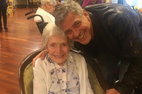 Джордж Клуни сделал сюрприз своей 87-летней фанатке