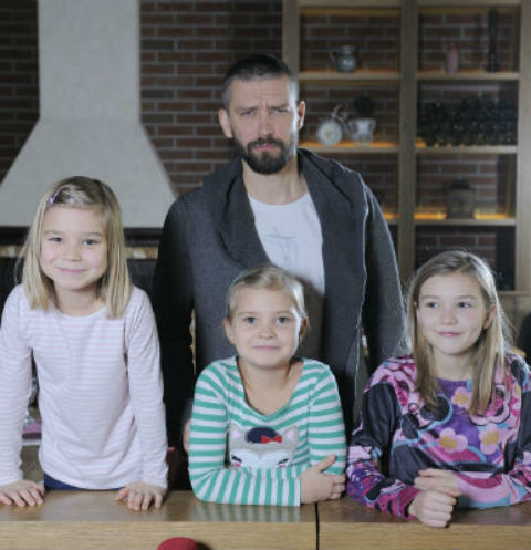 Дочерей Владимира Кристовского унижают в школе