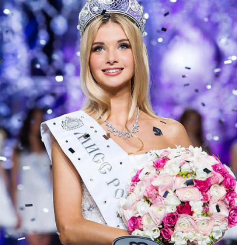 «Мисс Россия 2017» Полина Попова выиграла три миллиона и автомобиль