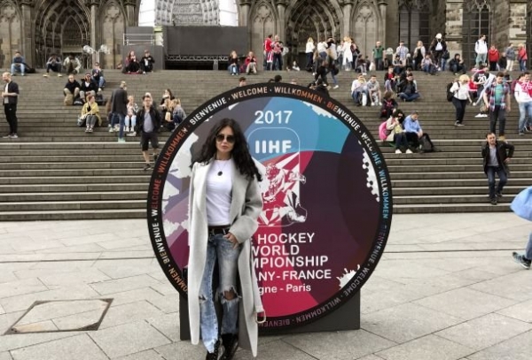 Елена Галицына поддержала своей красотой и задором сборную России на ЧМ по хоккею