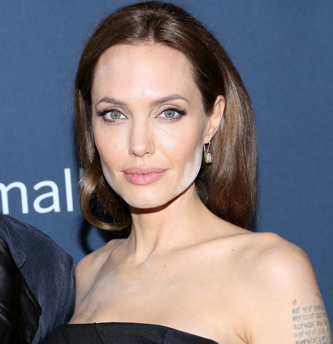 Разведенная Анджелина Джоли беседует с умершей матерью