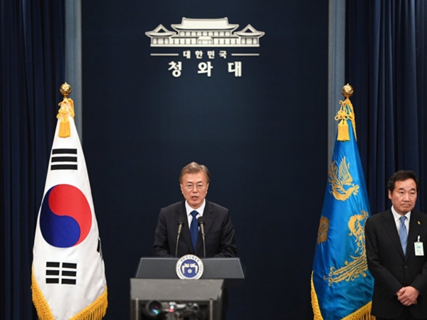 Жительницы Южной Кореи сходят с ума по телохранителю нового президента