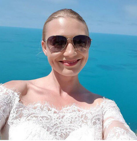 Оксана Акиньшина заинтриговала кадром со свадьбы
