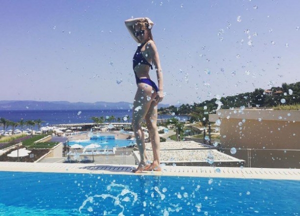 Светлана Ходченкова удивила Грецию дряблым телом
