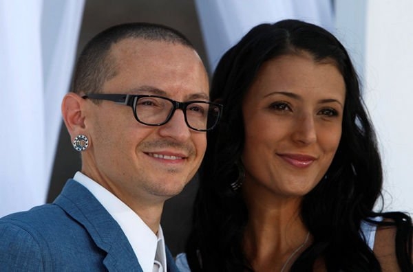 Вдова участника группы Linkin Park впервые высказалась после смерти супруга
