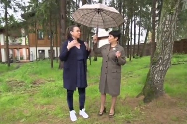 Татьяна Лютаева и Агния Дитковските показали приусадебный участок