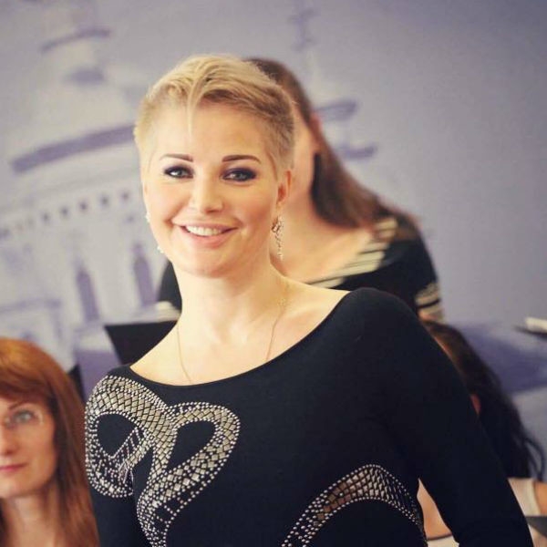 Мария Максакова пришла на встречу с министром в прозрачном платье 