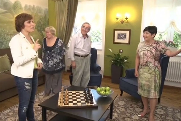 Светлана Зейналова подарила родителям роскошную гостиную