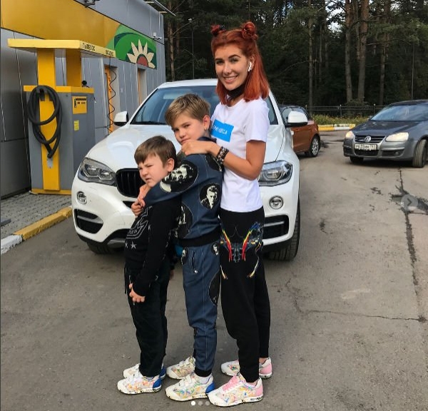 Николь Кузнецова на день рождения получила автомобиль