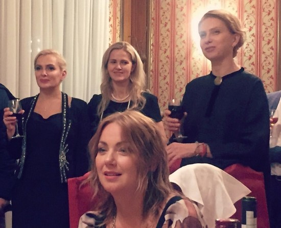 Беременная Елена Захарова развлеклась на вечеринке с Марией Порошиной