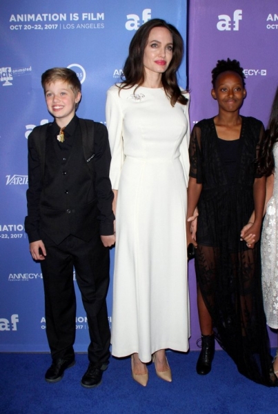 Анджелина Джоли произвела фурор нарядом от российского дизайнера