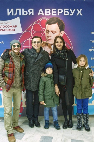 Сергей Безруков впервые появился на публике со своими старшими детьми