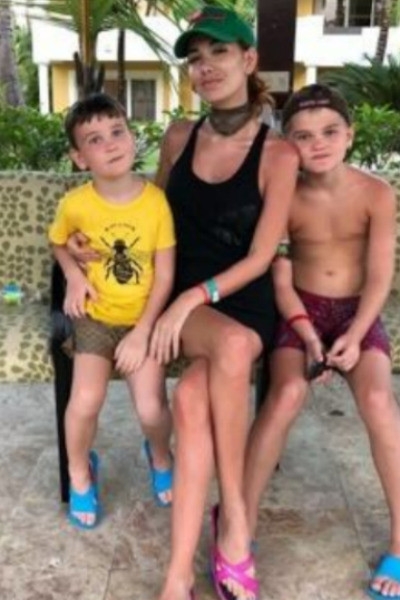 Николь Кузнецова сбежала с семьей в Доминикану