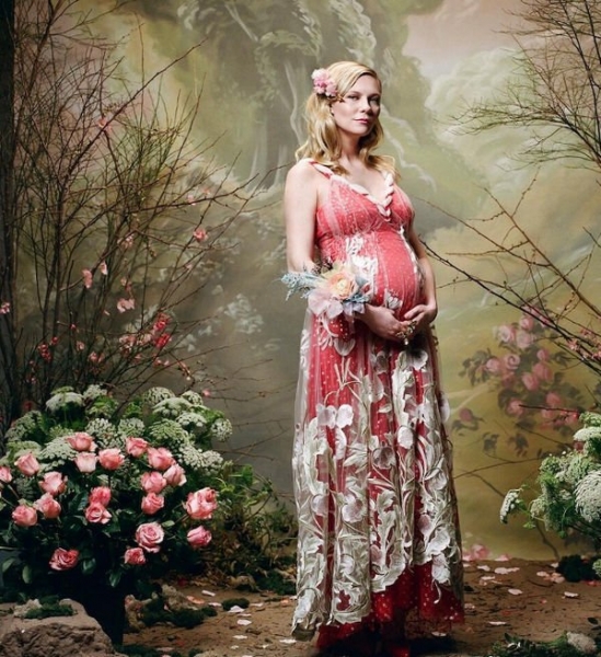 Кирстен Данст официально сообщила о своей беременности, снявшись в новой фотосессии