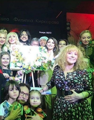 Пугачева назвала Собчак «девушкой-весной» во время ежегодного праздника