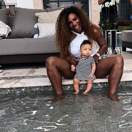 Серена Уильямс выложила в сеть фото с дочкой в бассейне